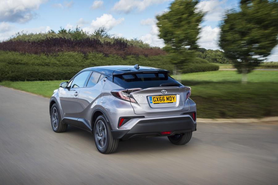  Toyota C-HR 2016 года  (UK) (фото 8 из 32)